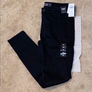 A&F black jeggings. Size 6 short.